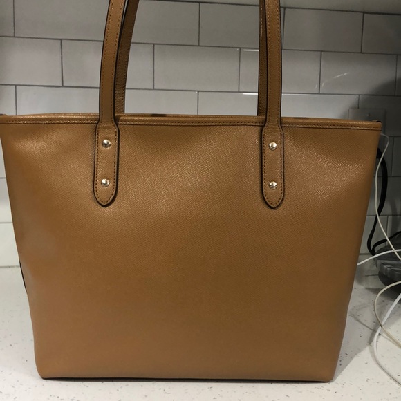 A Coach tote - Picture 2 of 4